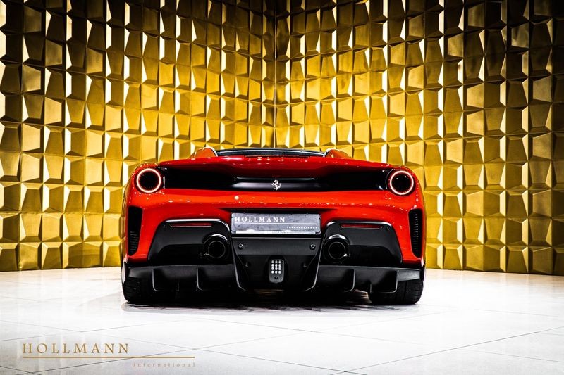 Nhờ sử dụng nhiều vật liệu carbon, 488 Pista Spider nhẹ hơn 488 Spider 90 kg.