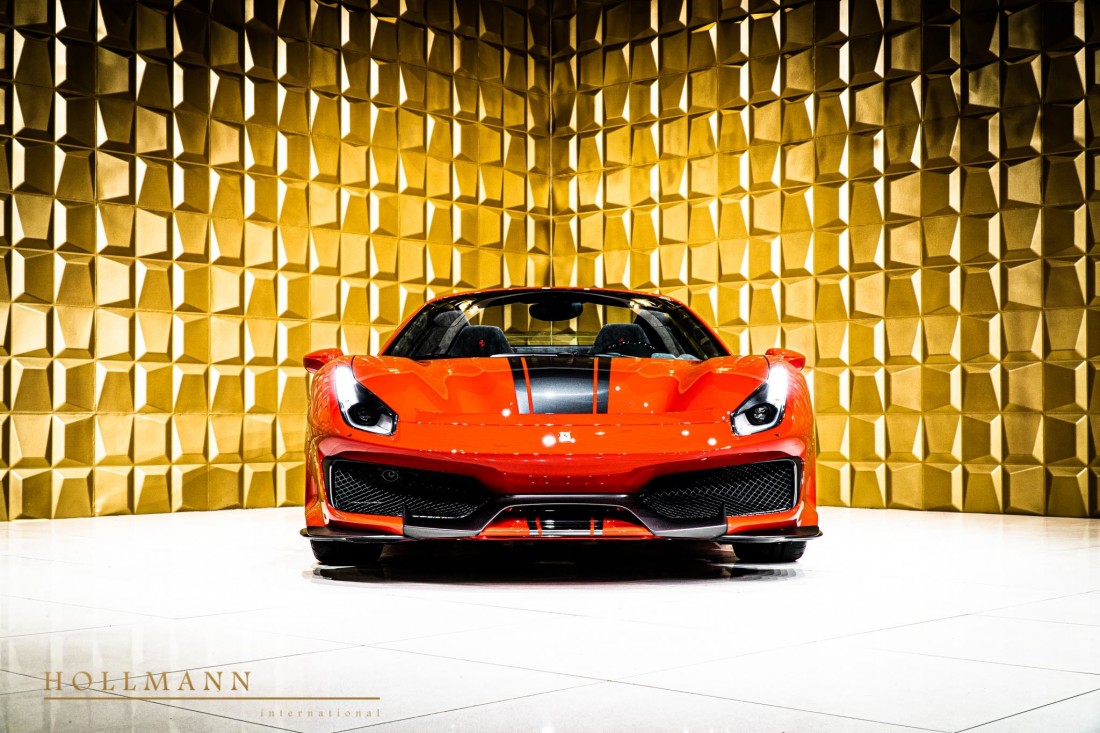 Ferrari  488 Pista Spider có thể tăng tốc 0-100 km/h trong 2,85 giây, vận tốc tối đa ở mức 340 km/h.