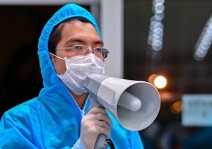 Ghi nhận hàng trăm ca mắc mới, Hà Nội liên tiếp thông báo khẩn tìm người