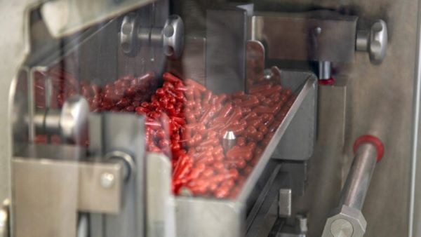 Hình ảnh những viên thuốc uống trị Covid-19 tiềm năng molnupiravir do Merck công bố.