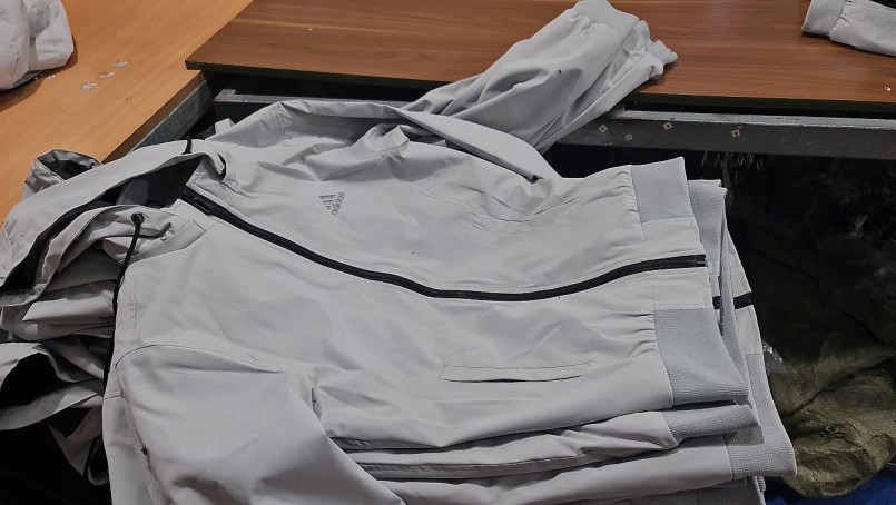 Sản phẩm vi phạm phát hiện tại hiện trường là sản phẩm giả mạo nhãn hiệu Adidas