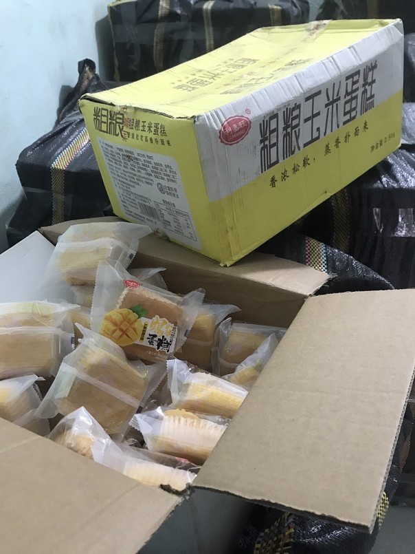 Bánh bông lan bị thu giữ