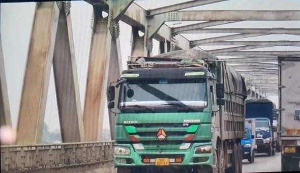 Đoạn tuyến qua khu vực cầu Hồ đến Quốc lộ 17 luôn trong tình trạng quá tải.