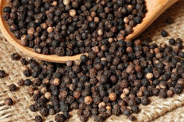 Giá cà phê và hồ tiêu hôm nay 17/11: Giá cà phê xuống mốc 41.000 đồng/kg, thị trường hồ tiêu vẫn chưa quay lại mốc 62.000 đồng/kg