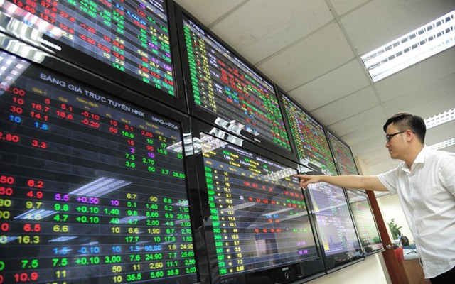 "Cơn sốt" chứng khoán năm 2022: Nhiều nhà đầu tư thận trọng hơn