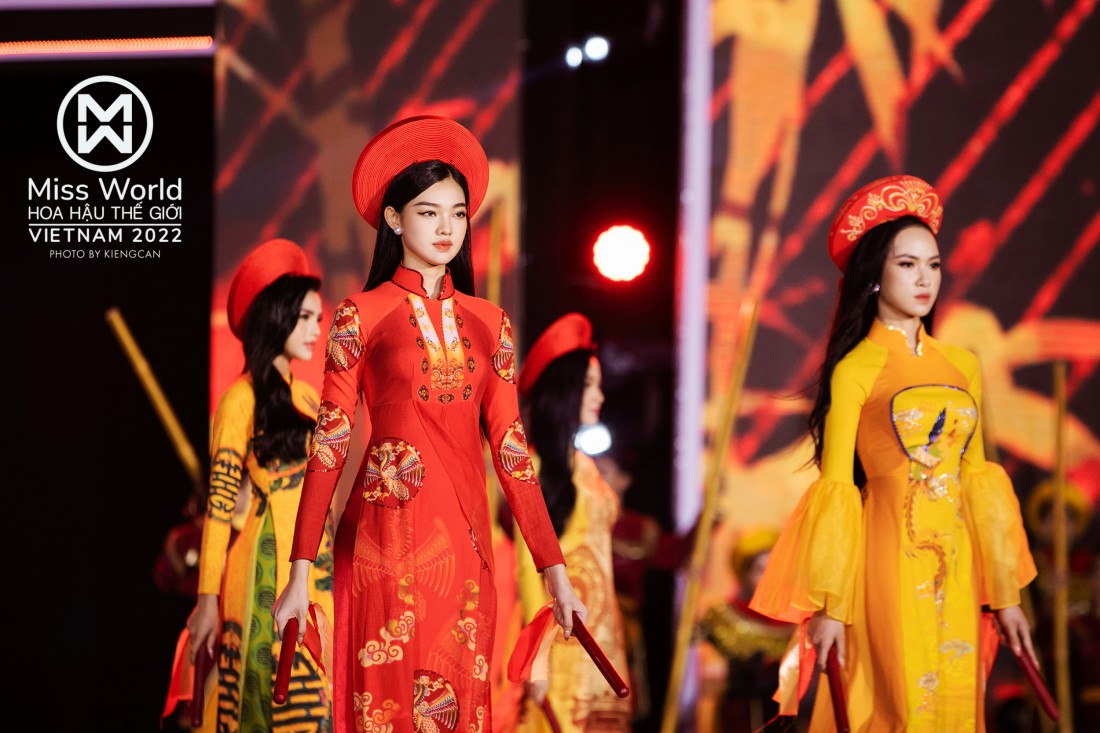 Miss World Vietnam 2022: Nghệ thuật kiến trúc Bình Định tái hiện trong tà áo dài Việt