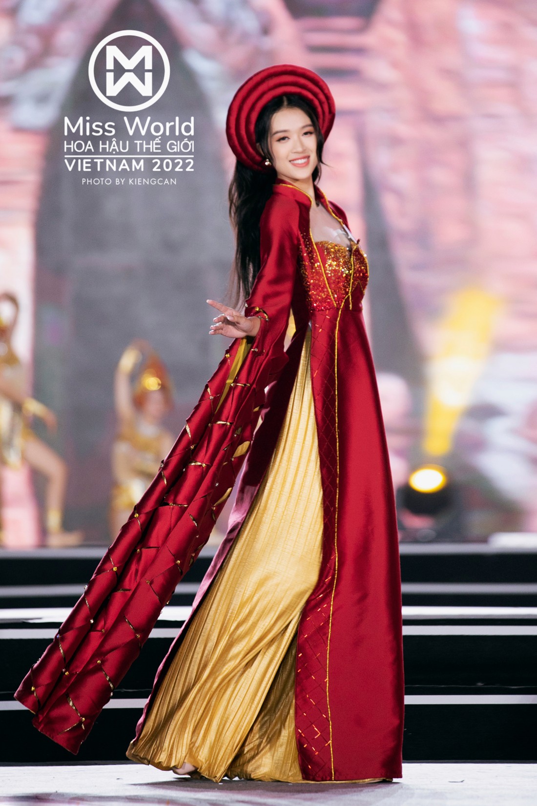 Miss World Vietnam 2022: Nghệ thuật kiến trúc Bình Định tái hiện trong tà áo dài Việt