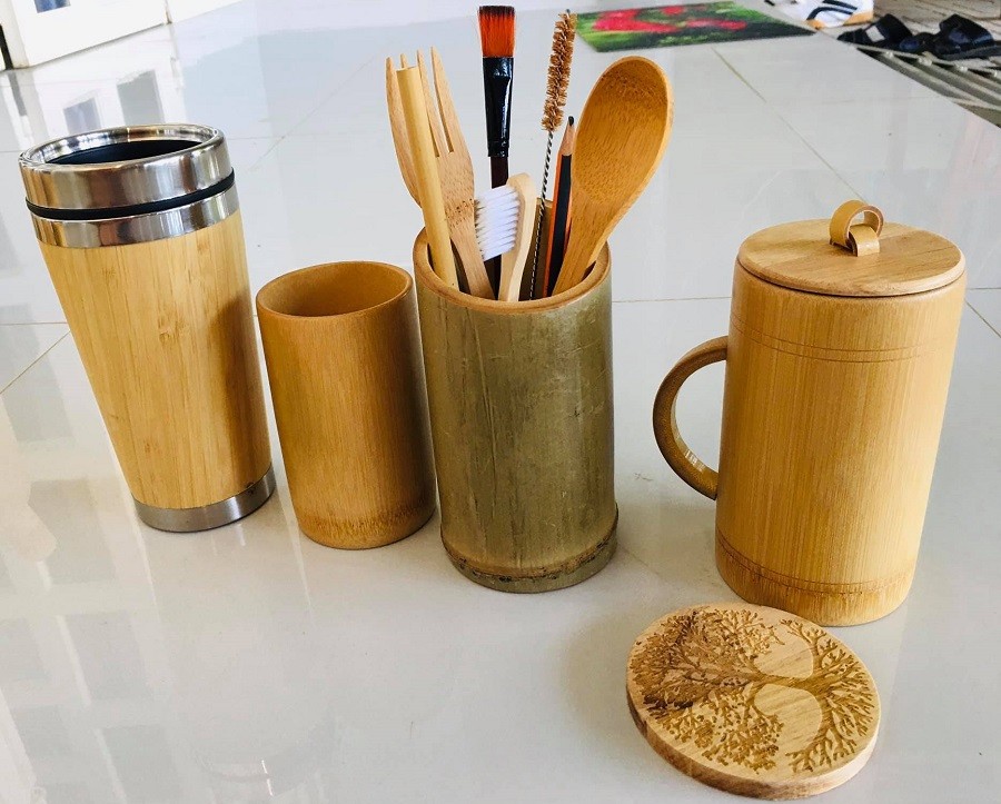 Để đáp ứng nhu cầu ngày càng cao và đa dạng của khách hàng, Đà Lạt Bamboo đã sản xuất ra hơn 10 loại mặt hàng là các vật dụng hàng ngày từ tre nứa.