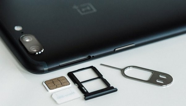 eSIM là gì? Vì sao các hãng điện thoại lựa chọn eSIM thay thế SIM truyền thống?