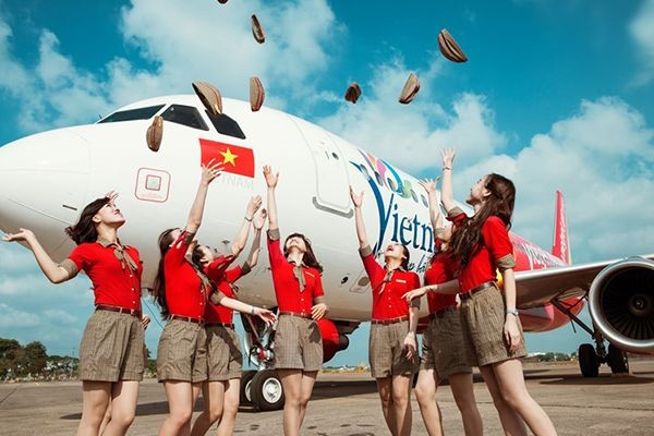 Vietjet tiếp cận phần lớn thị trường với ưu điểm giá rẻ, nhiều chuyến bay trong ngày.