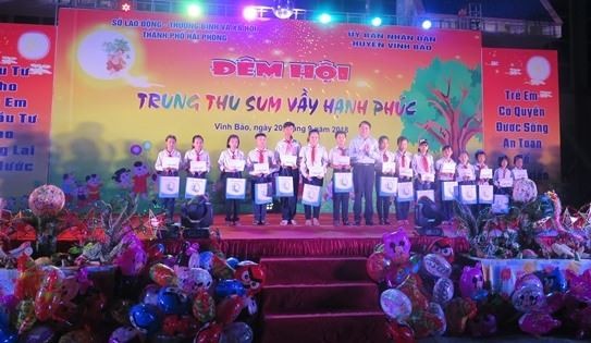 Không gian sinh hoạt trang trí theo chủ đề Trung Thu cho trẻ nhỏ tại các địa phương.