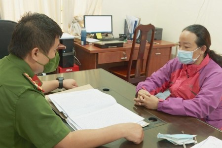 Bà Trần Thị Thúy tại cơ quan điều tra.