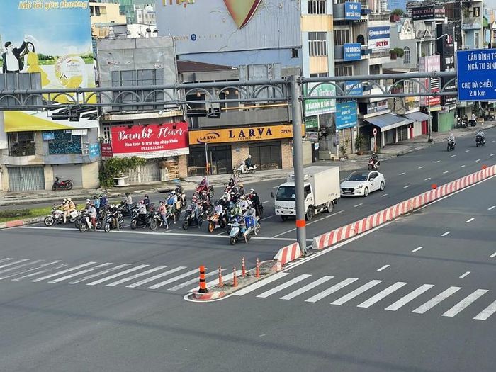 Ngã tư Hàng Xanh (Bình Thạnh) lúc 7 giờ sáng nay
