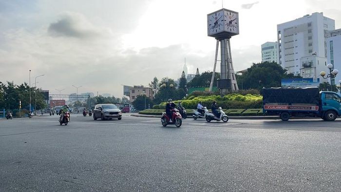 Vòng xoay Nguyễn Bỉnh Khiêm - Điện Biên Phủ.