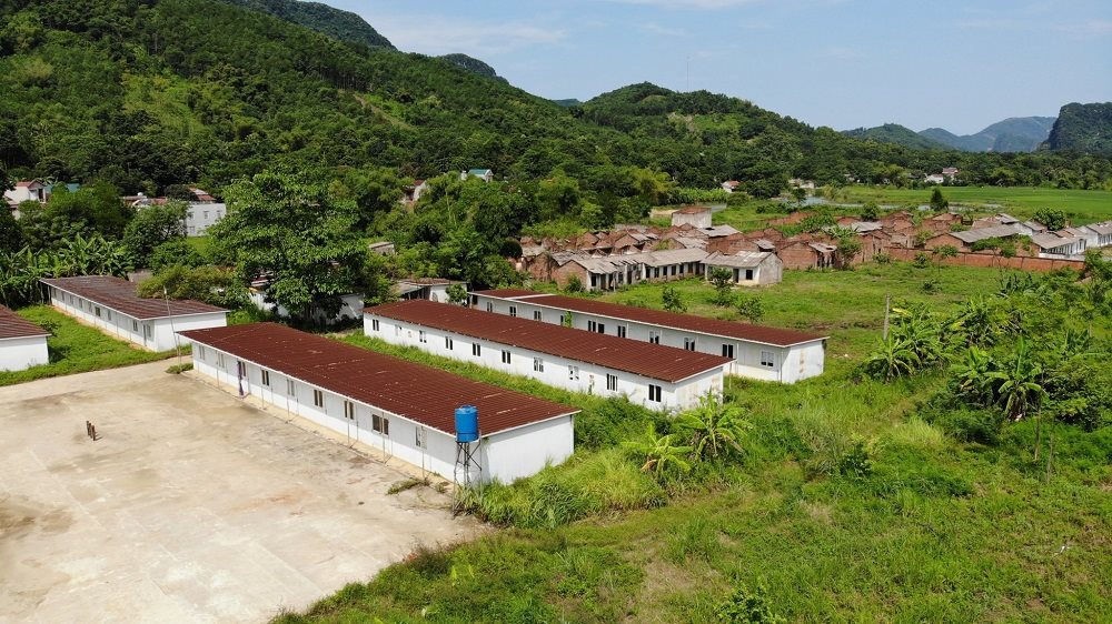 Đã hơn 10 năm nay, nhưng Nhà máy xi măng Thanh Sơn tại xã Thúy Sơn, huyện Ngọc Lặc mới xây dựng được một vài hạng mục.