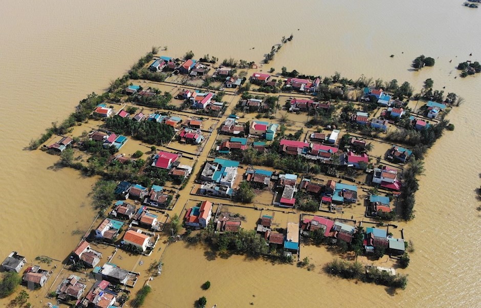 Miền Trung liên tiếp gặp bão lũ.