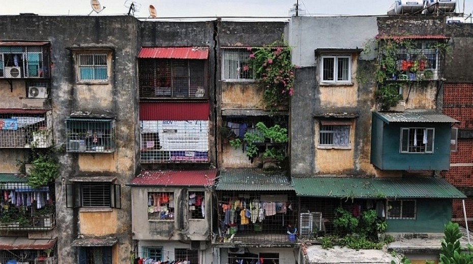 Một khu tập thể cũ đã xuống cấp nghiêm trọng tại Hà Nội.