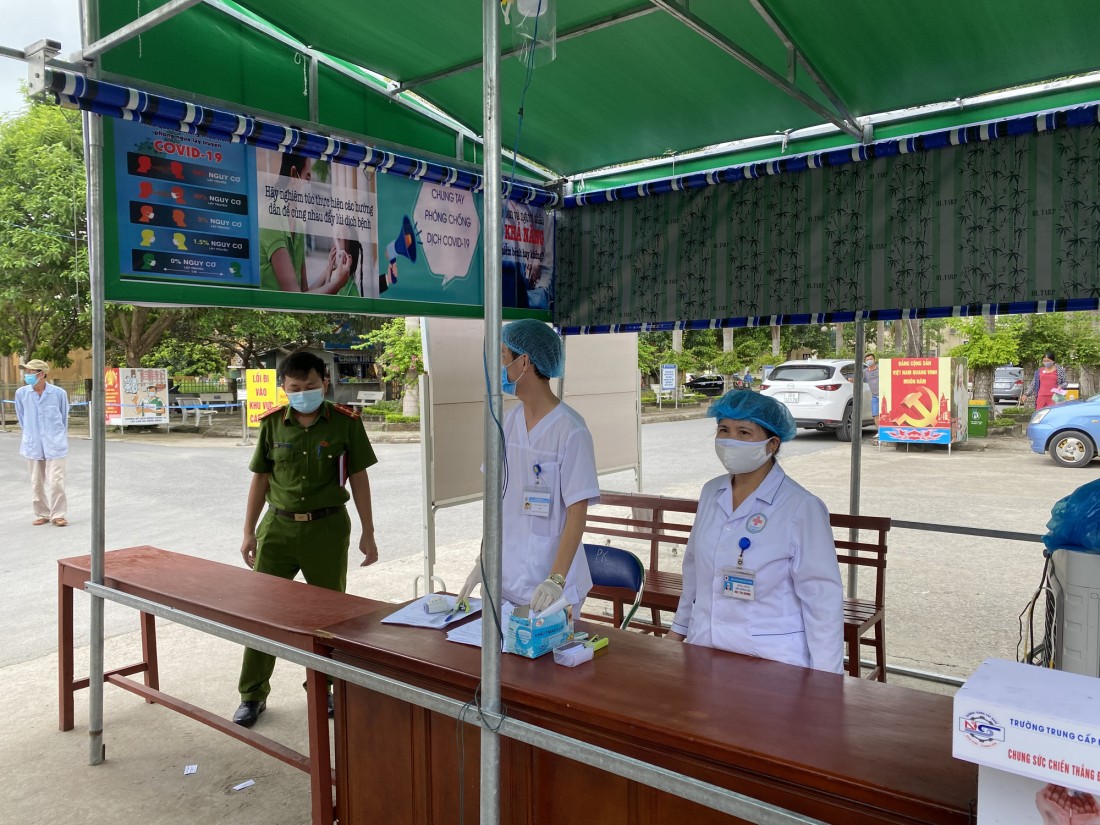 UBND tỉnh Thanh Hóa yêu cầu Đảm bảo 100% người trở về địa phương từ các tỉnh, thành phố (kể cả người ở nước ngoài) phải thực hiện khai báo y tế và thực hiện các biện pháp phòng, chống dịch theo quy định; tuyệt đối không để lọt, bỏ sót các đối tượng nguy cơ cần phải cách ly y tế.