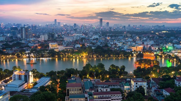 Nhà, đất nhận thừa kế hoặc là quà tặng giữa: Vợ với chồng; cha đẻ, mẹ đẻ với con đẻ; cha nuôi, mẹ nuôi với con nuôi; cha chồng, mẹ chồng với con dâu; cha vợ, mẹ vợ với con rể; ông nội, bà nội với cháu nội; ông ngoại, bà ngoại với cháu ngoại; anh, chị, em ruột với nhau nay được cơ quan nhà nước có thẩm quyền cấp giấy chứng nhận quyền sử dụng đất, quyền sở hữu nhà ở và tài sản khác gắn liền với đất... sẽ được miễn lệ phí trước bạ.