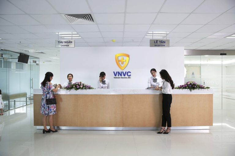 Bộ Y tế quản lý không chặt chẽ việc tiếp nhận vaccine từ Công ty TNHH AstraZeneca Việt Nam và việc tổ chức tiêm chủng vaccine phòng COVID-19 của Công ty Cổ phần Vắc xin Việt Nam (VNVC), dẫn đến VNVC giữ lại 73.504 liều vaccine để tiêm chủng. Và VNVC đã tổ chức tiêm 58.974 liều cho 68.099 người.
