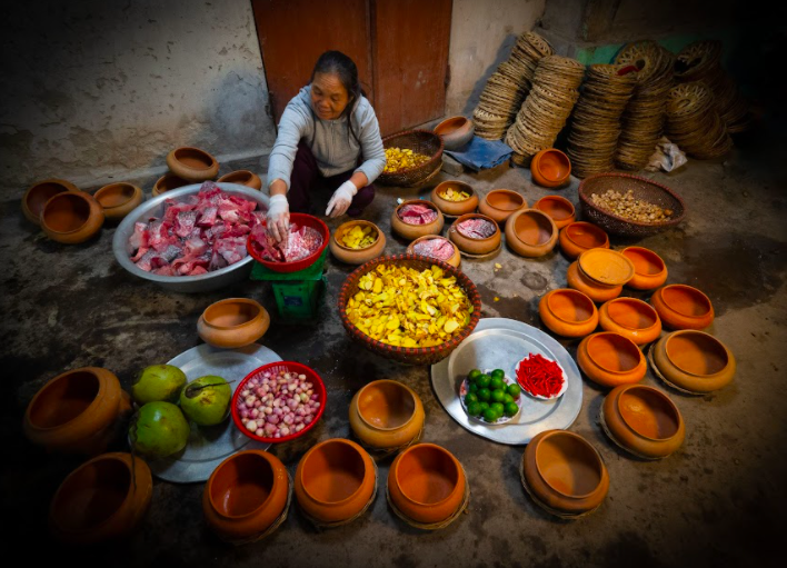 Cá kho làng Vũ Đại được làm từ loại cá trắm đen. Cá kho làng Vũ Đại được làm từ loại cá trắm đen.
