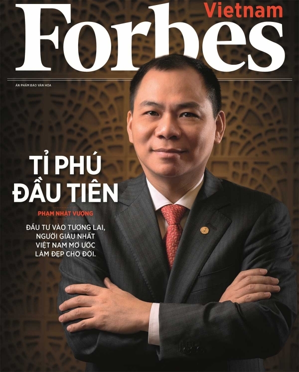 Trở thành tỷ phú USD đầu tiên được Forbes vinh danh.