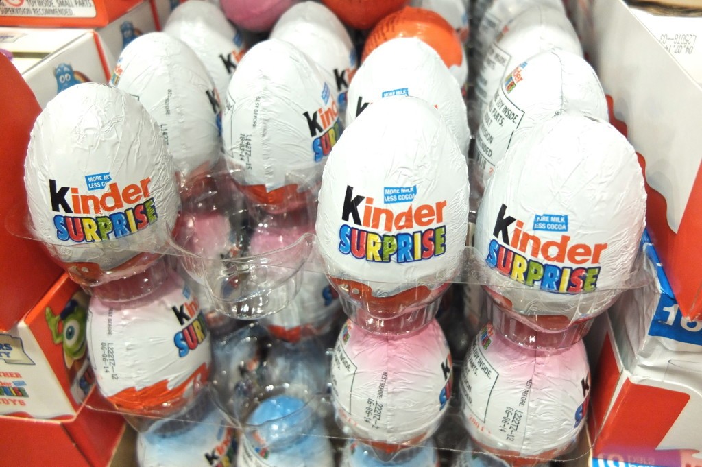 Tại Việt Nam, kẹo trứng Kinder Surprise được bán khá phổ biến tại các siêu thị, trung tâm vui chơi...