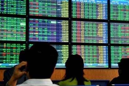 Vì sao tin giả, tin đồn vẫn ngang nhiên “oanh tạc" thị trường?