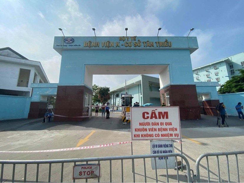 Chủ tịch UBND Thành phố Hà Nội Chu Ngọc Anh, thứ trưởng Bộ Y tế Trần Văn Thuấn đã trực tiếp kiểm tra việc thiết lập cách ly y tế đối với bệnh viện K cơ sở 3 Tân Triều. Đoàn kiểm tra dừng chân ngoà