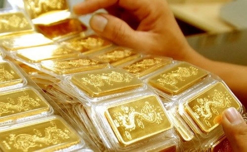 Giá vàng thế giới thời gian qua đã biến động mạnh.