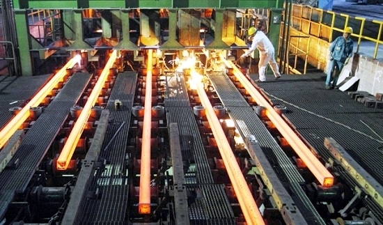 Khác với thép Trung Quốc được sản xuất chủ yếu bằng lò cao sử dụng than cốc, quặng sắt, thép tại châu Âu là thép carbon thấp được sản xuất bằng lò hồ quang điện có nguyên liệu đầu vào là thép phế liệu. Do vậy, Fitch kỳ vọng sẽ có nhiều doanh nghiệp thuộc nhóm hạ nguồn, đặc biệt là các nhà sản xuất ôtô và thiết bị điện tử lớn, sẽ tiêu thụ nhiều hơn thép châu Âu trong tương lai, nhằm đảm bảo yêu cầu giảm lượng phát thải.