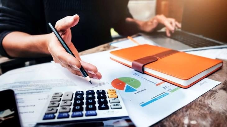 Bộ Tài chính yêu cầu các doanh nghiệp thẩm định giá, thẩm định viên về giá phải tuân thủ nghiêm các quy định của pháp luật về thẩm định giá, cũng như các pháp luật có liên quan. Việc tiếp nhận và cung cấp dịch vụ thẩm định giá tài sản (bao gồm cả thẩm định giá tư vấn cho các doanh nghiệp xác định giá trị các tài sản đảm bảo để doanh nghiệp phát hành trái phiếu doanh nghiệp), doanh nghiệp thẩm định giá và thẩm định viên về giá phải đảm bảo thực hiện đúng quy trình thẩm định giá được quy định tại Điều 30 Luật giá; tuân thủ nghiêm túc và đầy đủ các tiêu chuẩn chuyên môn, tiêu chuẩn đạo đức nghề nghiệp thẩm định giá, theo đó chú trọng đến tính độc lập, khách quan, trung thực và tuân thủ đúng pháp luật.