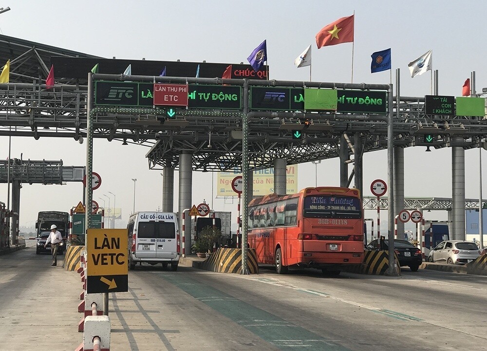 ể khuyến khích người dân sử dụng, Tổng cục Đường bộ Việt Nam từng nhiều lần đề xuất các giải pháp như giảm phí qua trạm, mở các chiến dịch khuyến mại, qua đó tạo thói quen cho người dùng. Tuy nhiên, các chính sách đó đều không thực hiện được. Đa phần các dự án ở Việt Nam được đầu tư theo hình thức BOT. Quy trình đàm phán giữa các bên thường rất khó khăn và thời gian kéo dài do gặp phải phản ứng của các nhà đầu tư BOT, ngân hàng tài trợ vốn. Lý do được đưa ra là dự án đang bị sụt giảm doanh thu, ảnh hưởng đến phương án tài chính.
