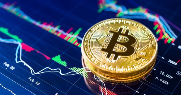 Bitcoin tụt dốc chạm đáy 2022, nghi vấn do một cá mập "xả hàng"