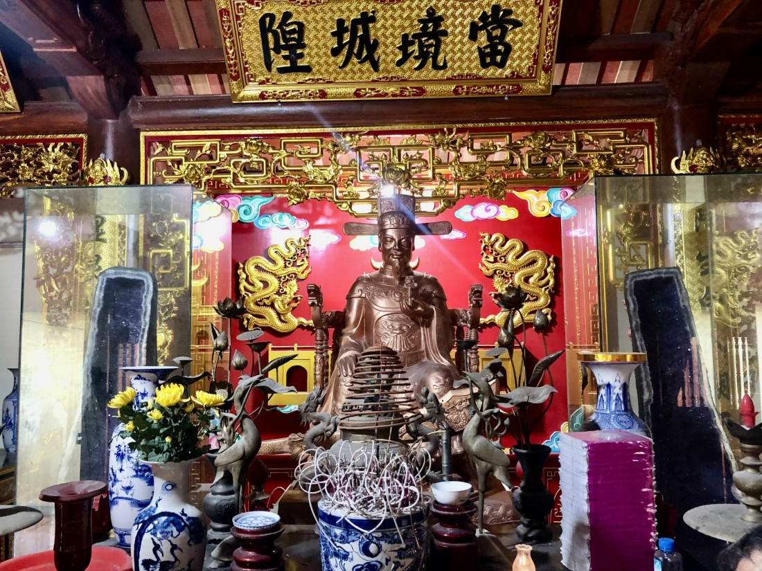 Tượng đồng Thái sư Lưu Cơ thờ ở Đình Đại Từ, xã Đại Đồng (Văn Lâm, Hưng Yên)
