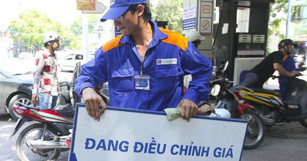Giá xăng tăng hơn 31.000 đồng/ lít, người mua phải trả những loại thuế, phí nào? - Ảnh 1. Giá xăng tăng hơn 31.000 đồng/ lít, người mua phải trả những loại thuế, phí nào? - Ảnh 1.