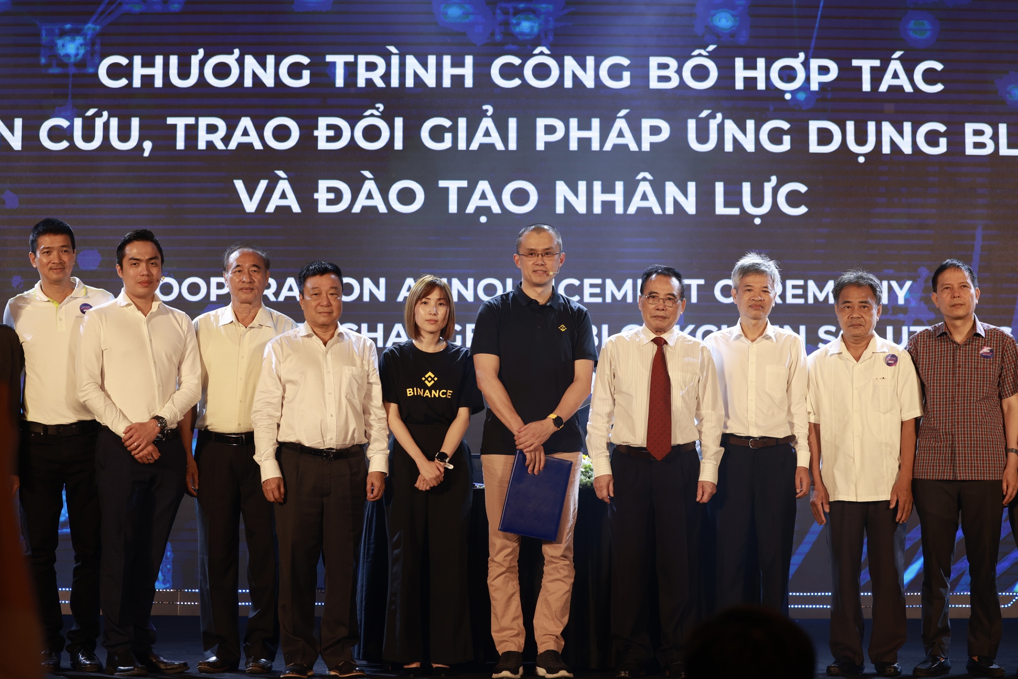 Con đường thành công của CEO Binance, tỷ phú sở hữu tài sản tiền số lớn nhất thế giới mới đến Việt Nam - Ảnh 1. Con đường thành công của CEO Binance, tỷ phú sở hữu tài sản tiền số lớn nhất thế giới mới đến Việt Nam - Ảnh 1.
