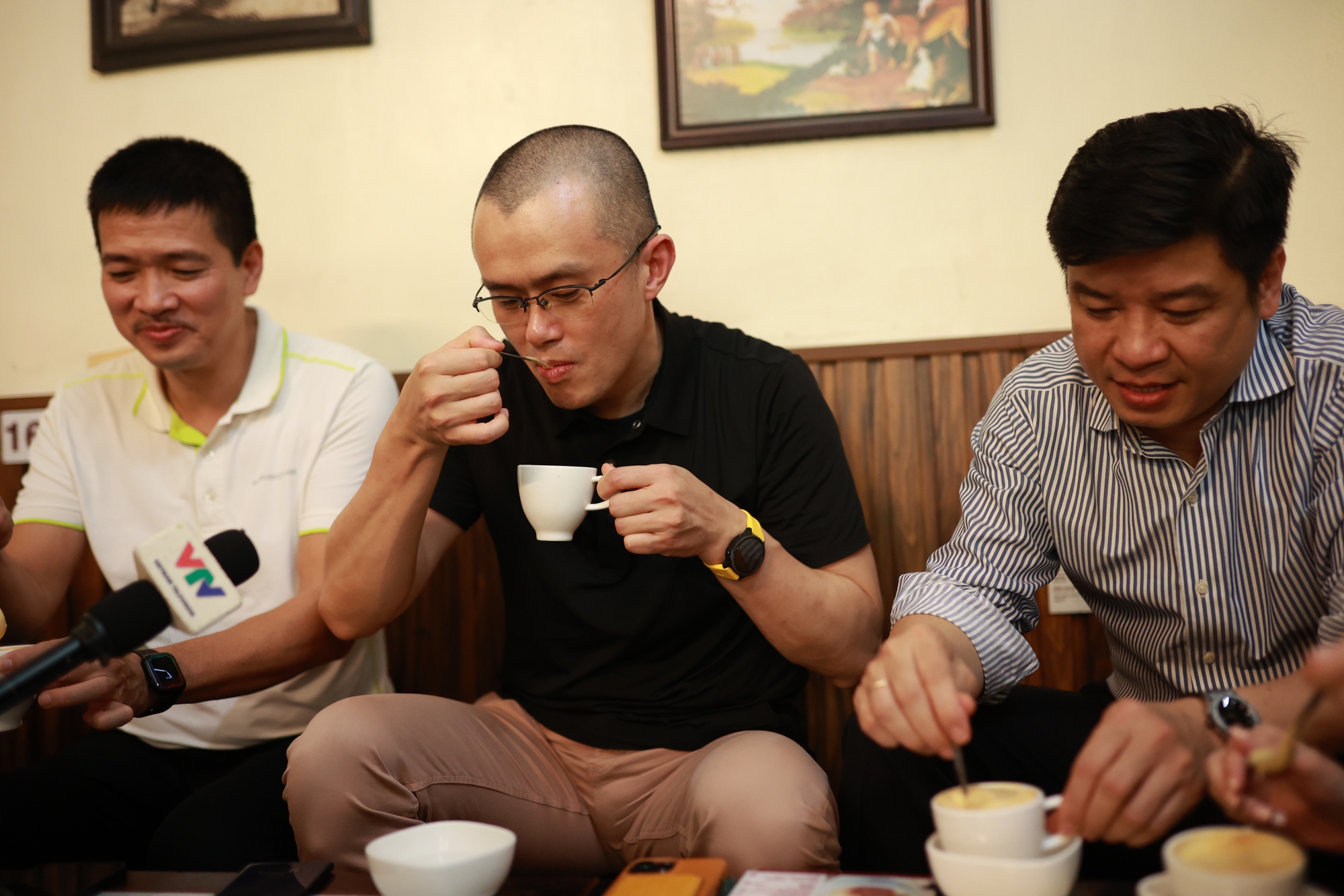 Con đường thành công của CEO Binance, tỷ phú sở hữu tài sản tiền số lớn nhất thế giới mới đến Việt Nam - Ảnh 2. Con đường thành công của CEO Binance, tỷ phú sở hữu tài sản tiền số lớn nhất thế giới mới đến Việt Nam - Ảnh 2.