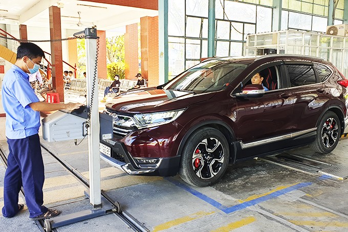 Bộ GTVT yêu cầu khẩn trương xây dựng giá dịch vụ kiểm định xe cơ giới mới Ảnh minh họa: Đắc Huy