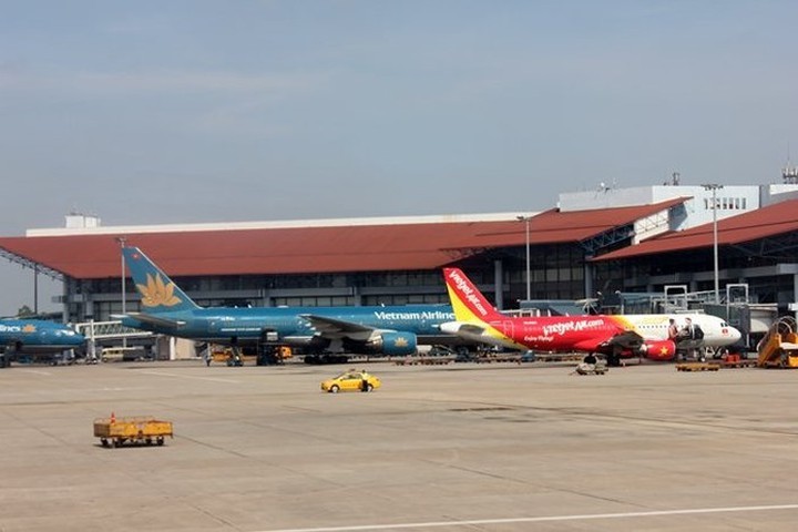 “Nếu mở ngay 385 chuyến bay theo đề xuất, thật sự sẽ là thách thức với năng lực của Thủ đô khi có hàng vạn người về Hà Nội mỗi ngày, như vậy sẽ quá tải cho hệ thống cách ly hiện có. Thành phố sẽ có lộ trình từng bước cụ thể để an toàn cho Thủ đô” - Chủ tịch UBND TP Chu Ngọc Anh nói.