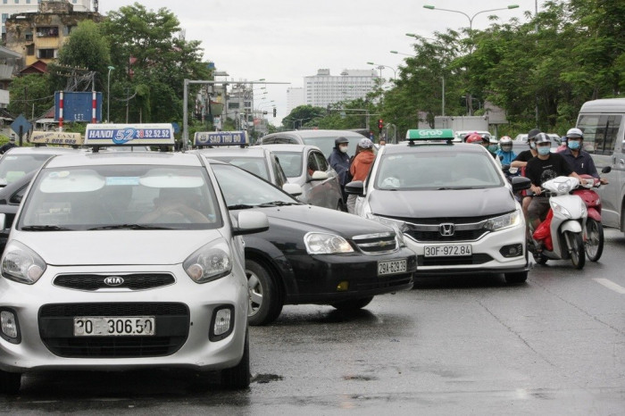 Hà Nội: Taxi, xe công nghệ