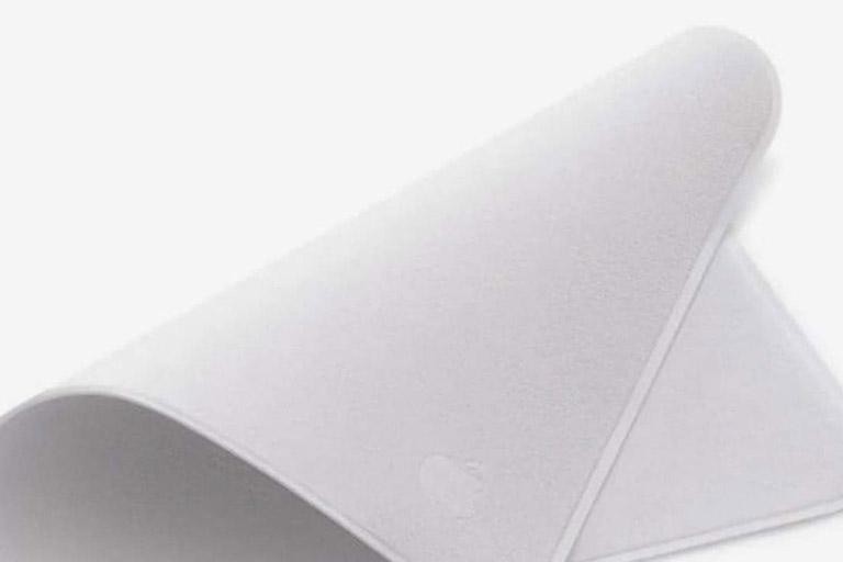 Hình ảnh miếng lau chùi giá 19 USD của Apple.