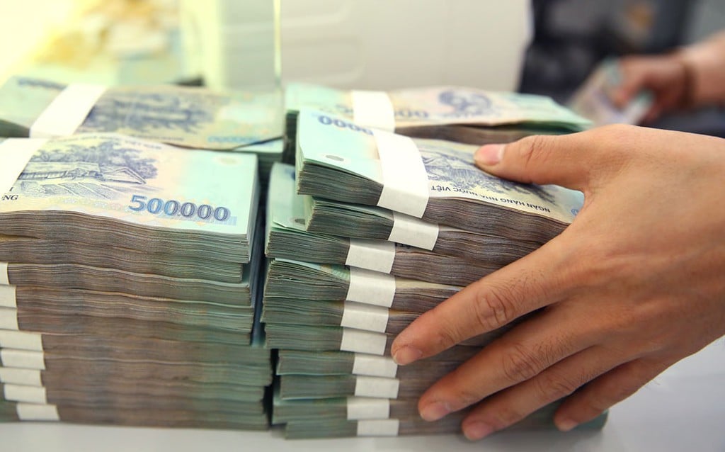 Dự kiến đến cuối năm 2021, dư nợ công khoảng 43,7%, dư nợ Chính phủ khoảng 39,5%, dư nợ vay nước ngoài của quốc gia khoảng 38,8% so với GDP ước thực hiện, nghĩa vụ trả nợ trực tiếp của Chính phủ khoảng 24,8% tổng thu NSNN.