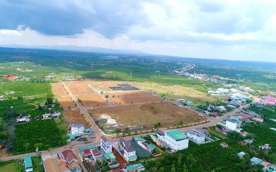 Hiện các cơ quan chức năng đang vào cuộc để điều tra, làm rõ, xử lý theo quy định của pháp luật đối với các trường hợp sai phạm trong việc phân lô, bán nền Hiện các cơ quan chức năng đang vào cuộc để điều tra, làm rõ, xử lý theo quy định của pháp luật đối với các trường hợp sai phạm trong việc phân lô, bán nền