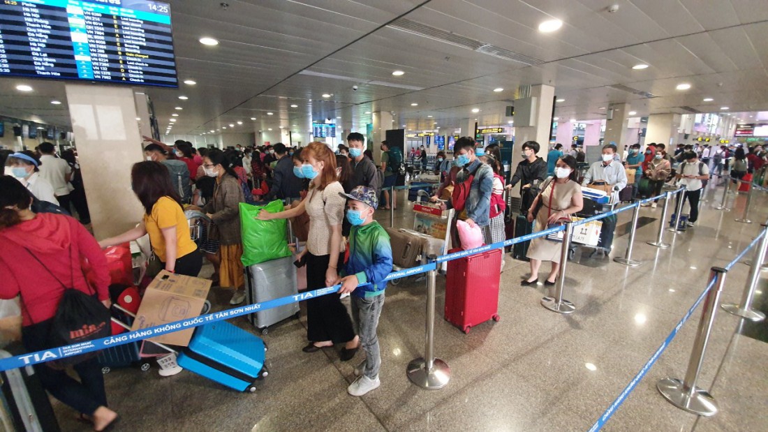 Một số đường bay mới được khai thác một chuyến mỗi ngày, gây khó khăn cho hành khách chỉ đi giải quyết công việc trong ngày (sáng bay đến, chiều bay về), hạn chế việc lưu trú qua đêm tại địa phương bên ngoài.