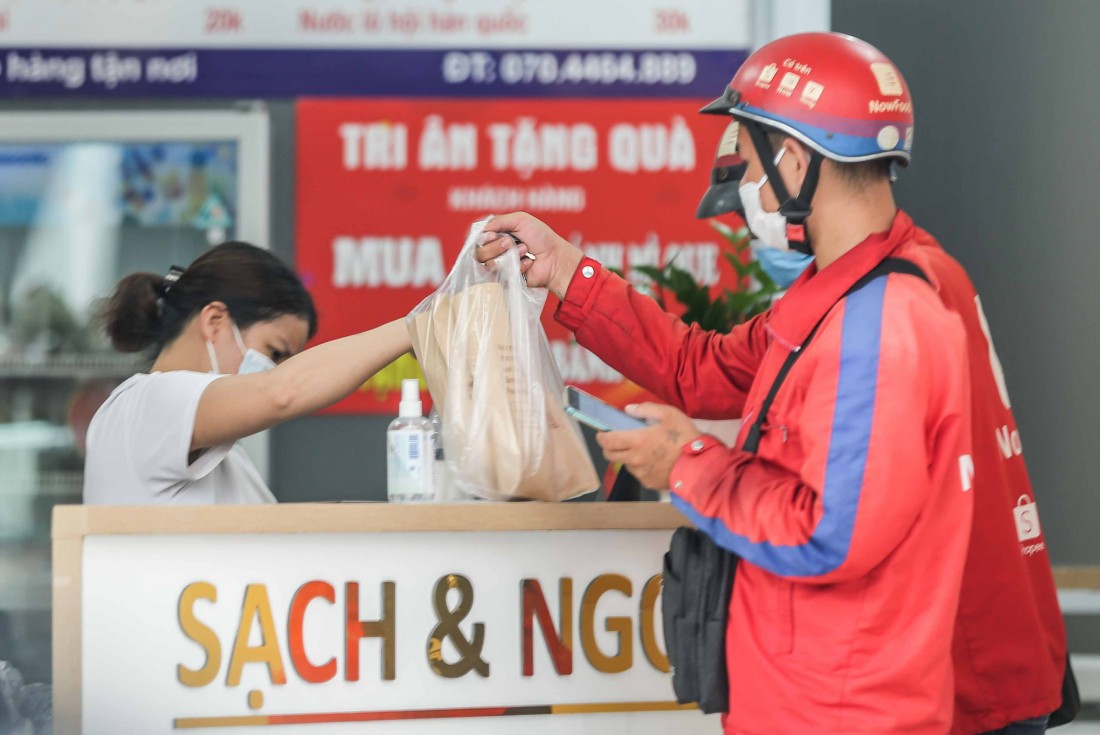 trên địa bàn quận trong tuần qua có nhiều diễn biến phức tạp, xuất hiện các khu vực dân cư có số ca mắc tăng nhanh tại các phường Khâm Thiêm, Trung Phụng, Quốc Tử Giám, Văn Miếu, Phương Liên, Khương Thượng, Thổ Quan.