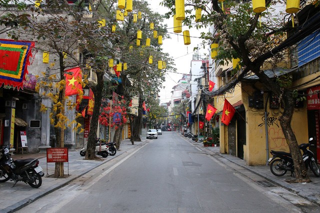 Thành phố xem xét, tổ chức bắn pháo hoa đêm Giao thừa đón Tết Nguyên đán Nhâm Dần và truyền hình trực tiếp để phục vụ nhân dân Thủ đô, không để xảy ra tình trạng tập trung đông người để bảo đảm tuyệt đối an toàn, tiết kiệm, phù hợp với diễn biến dịch bệnh Covid-19.