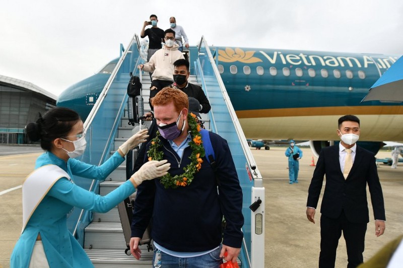 Vietnam Airlines được khai thác thường lệ đường bay chở khách 2 chiều Hà Nội/TPHCM - Tokyo với tần suất 3 chuyến khứ hồi/tuần; Vietjet Air được khai thác đường bay Hà Nội/TPHCM - Tokyo với tần suất 1 chuyến khứ hồi/tuần.