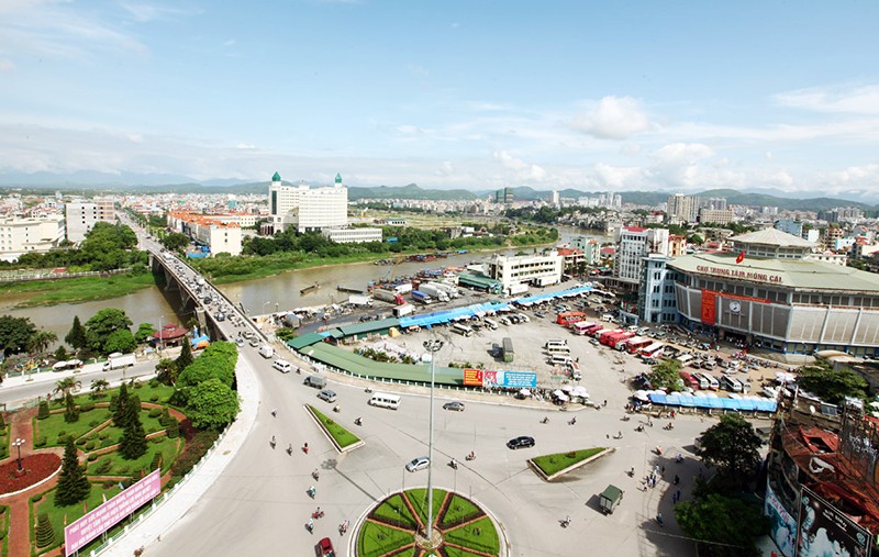 UBND tỉnh Quảng Ninh giao Các sở ban ngành chủ động khẩn trương thông tin cho Sở Công thương, Sở NN&PTNT các tỉnh, TP trong cả nước về việc dừng, hạn chế hoạt động xuất nhập khẩu tại khu vực Cửa khẩu Quốc tế Móng Cái, tỉnh Quảng Ninh, khuyến cáo các doanh nghiệp sản xuất, xuất khẩu, kinh doanh dịch vụ vận tải, các hiệp hội…điều tiết phù hợp khi vận chuyển hàng hóa lên khu vực cửa khẩu này.