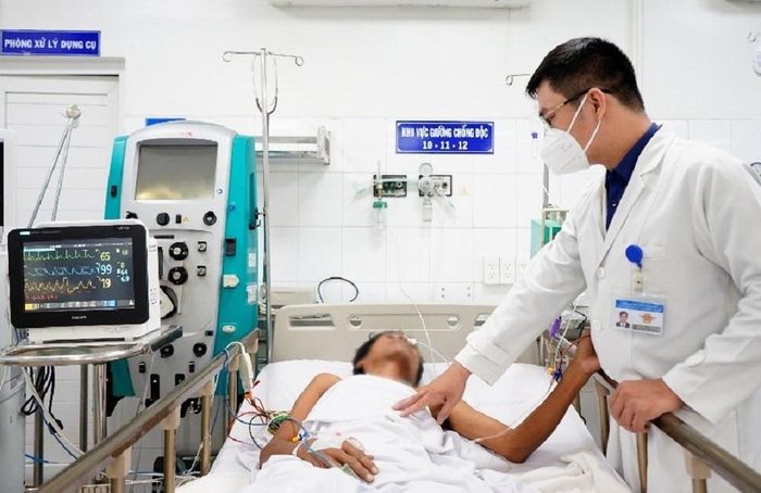 Bệnh nhân điều trị tại Bệnh viện Nhân Dân Gia Định trong tình trạng ngộ độc Methanol nặng.
